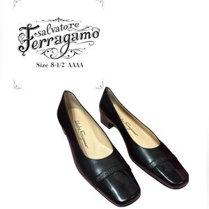 Ladies brand new authentic Salvatore Ferragamo shoes 8 1/2  4A